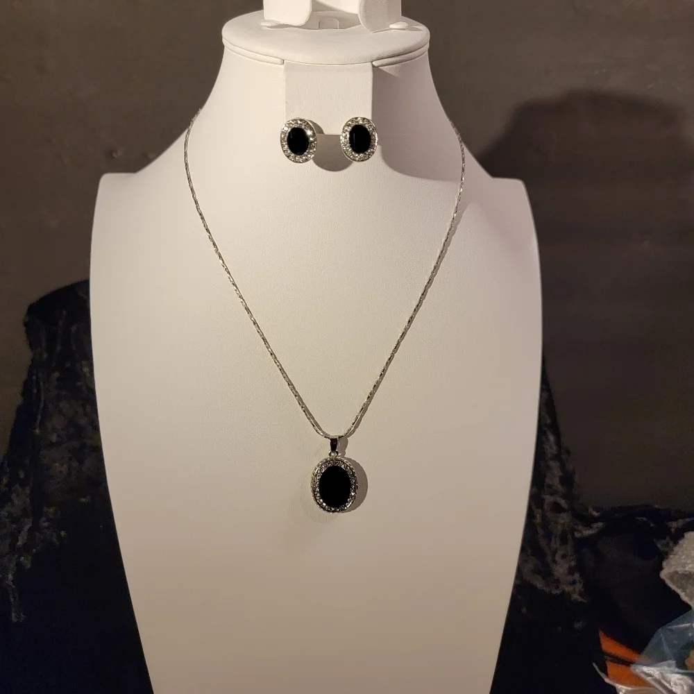 Silvertone Black Glass Stone with CZs Pendant Necklace and Pierced Earri… - Picture 2 of 9